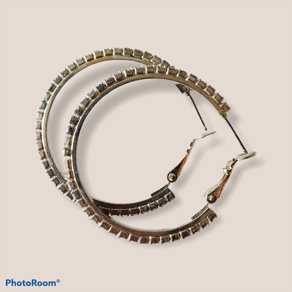unknown Jewelry - Lightweight hoops